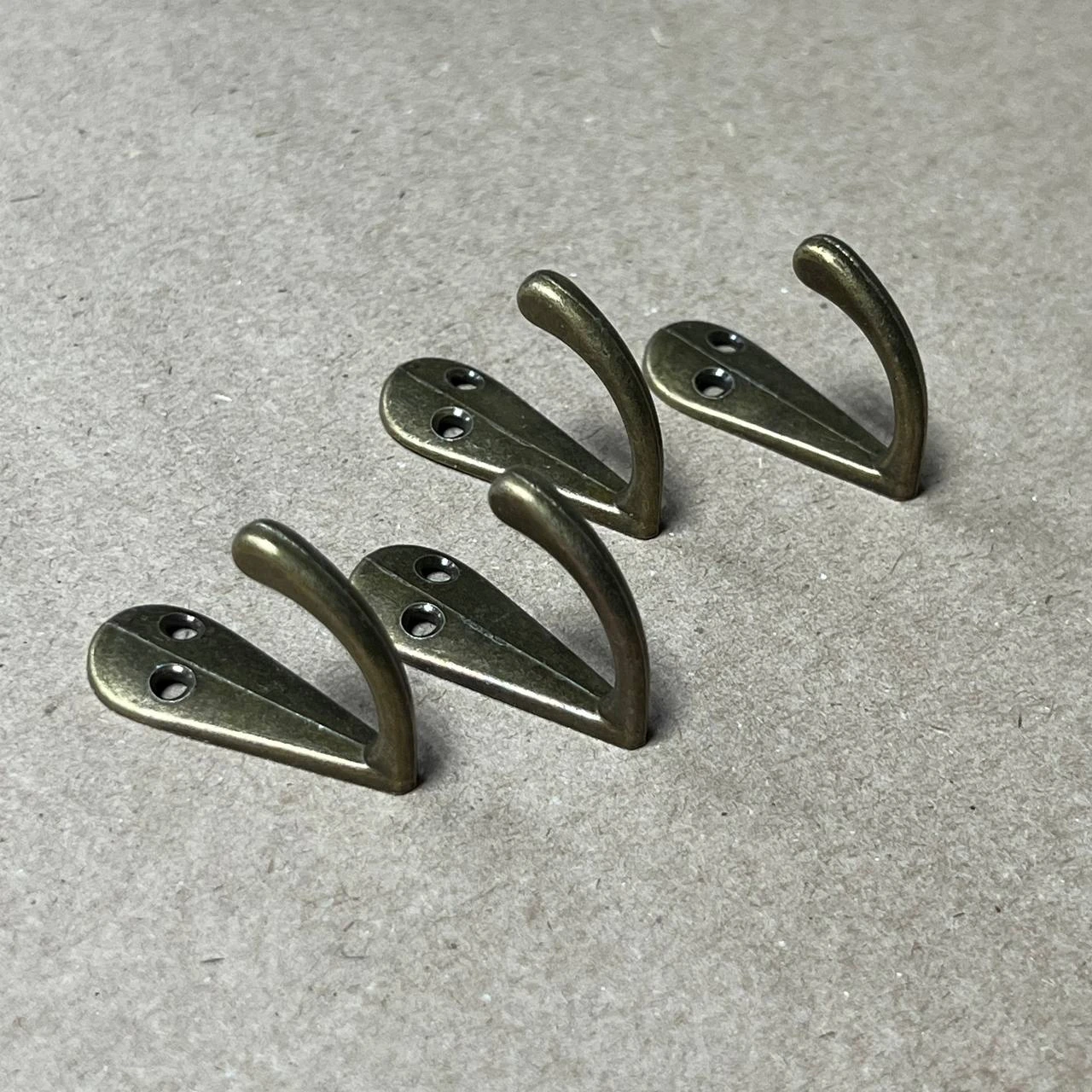 Крючок №8 металлический 3,5 х 2,5 см 4шт/упак