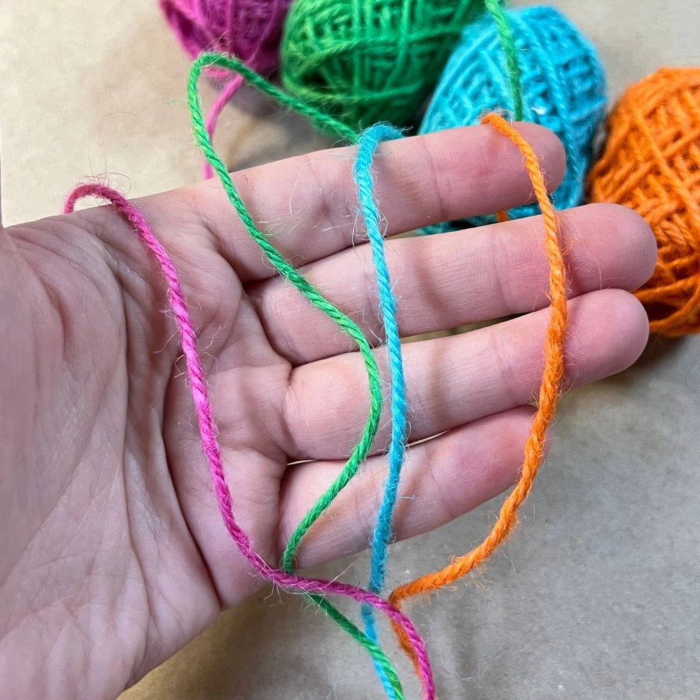 Шнур джутовый цветной