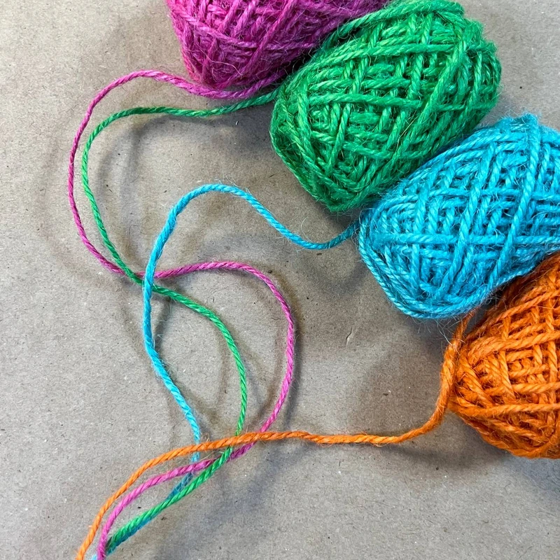 Шнур джутовый цветной