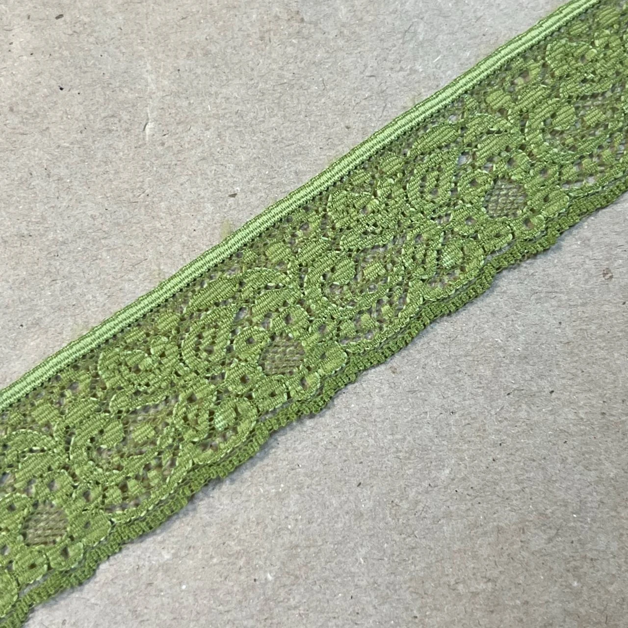 Кружево LAKIDAIN 3,4 см олива