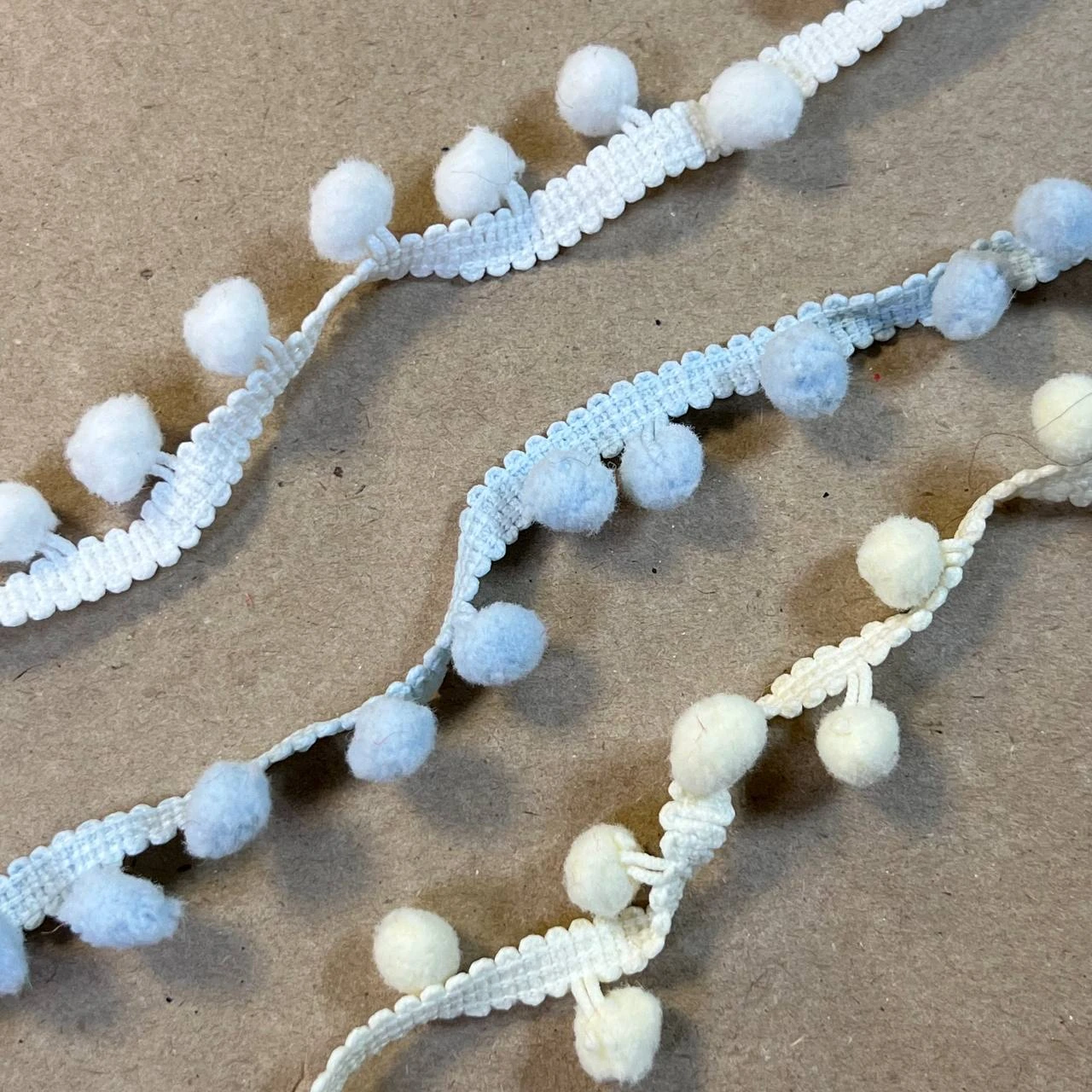 Лента с помпонами 0,9 см