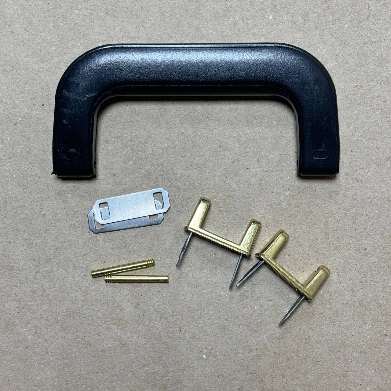 Ручка №7 пластиковая для чемодана 13,5 см