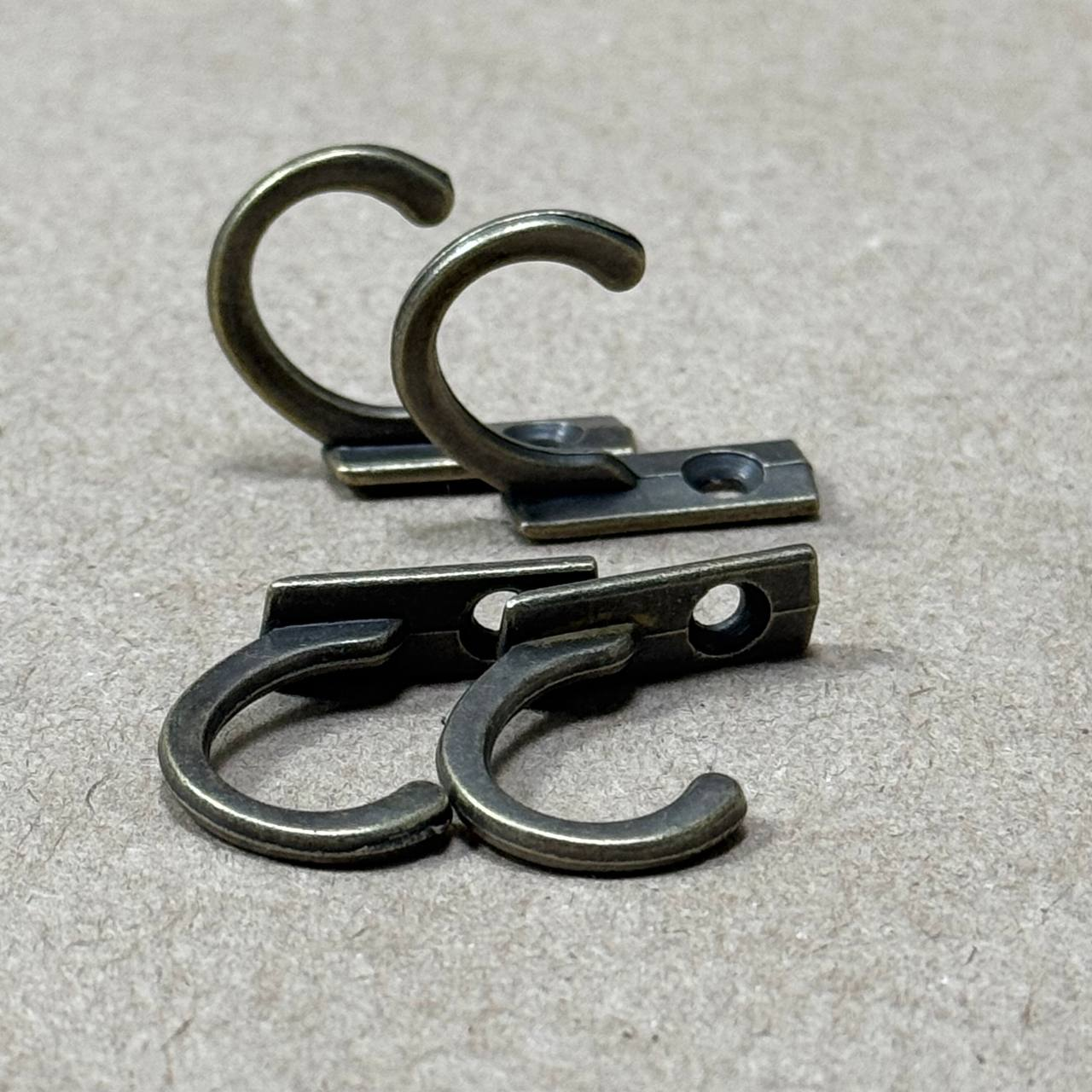 Крючок №1 металлический 2 х 2 см 4шт/упак