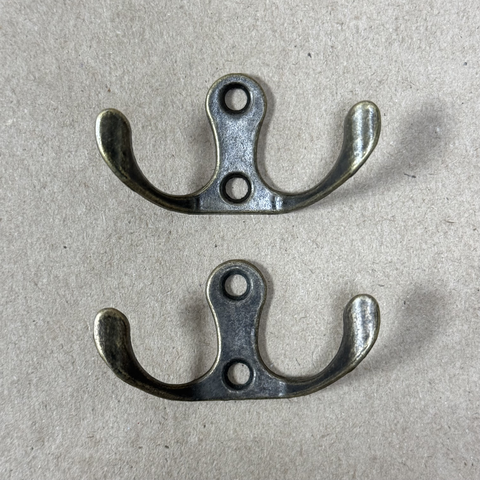 Крючок №3 металлический 4,5 x 3 см 2шт/упак