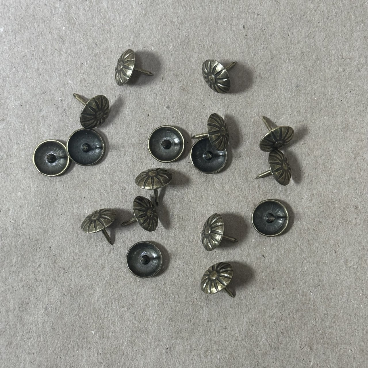 Гвоздь №3 металлический 11 х 11 мм с декоративной шляпкой 10гр/упак