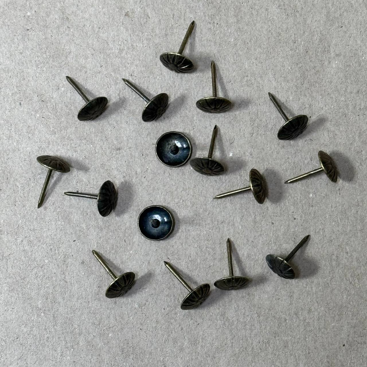 Гвоздь №4 металлический 16 x 11 мм с декоративной шляпкой 10гр/упак