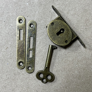 Замок №10 металлический 3 х 1,9 см